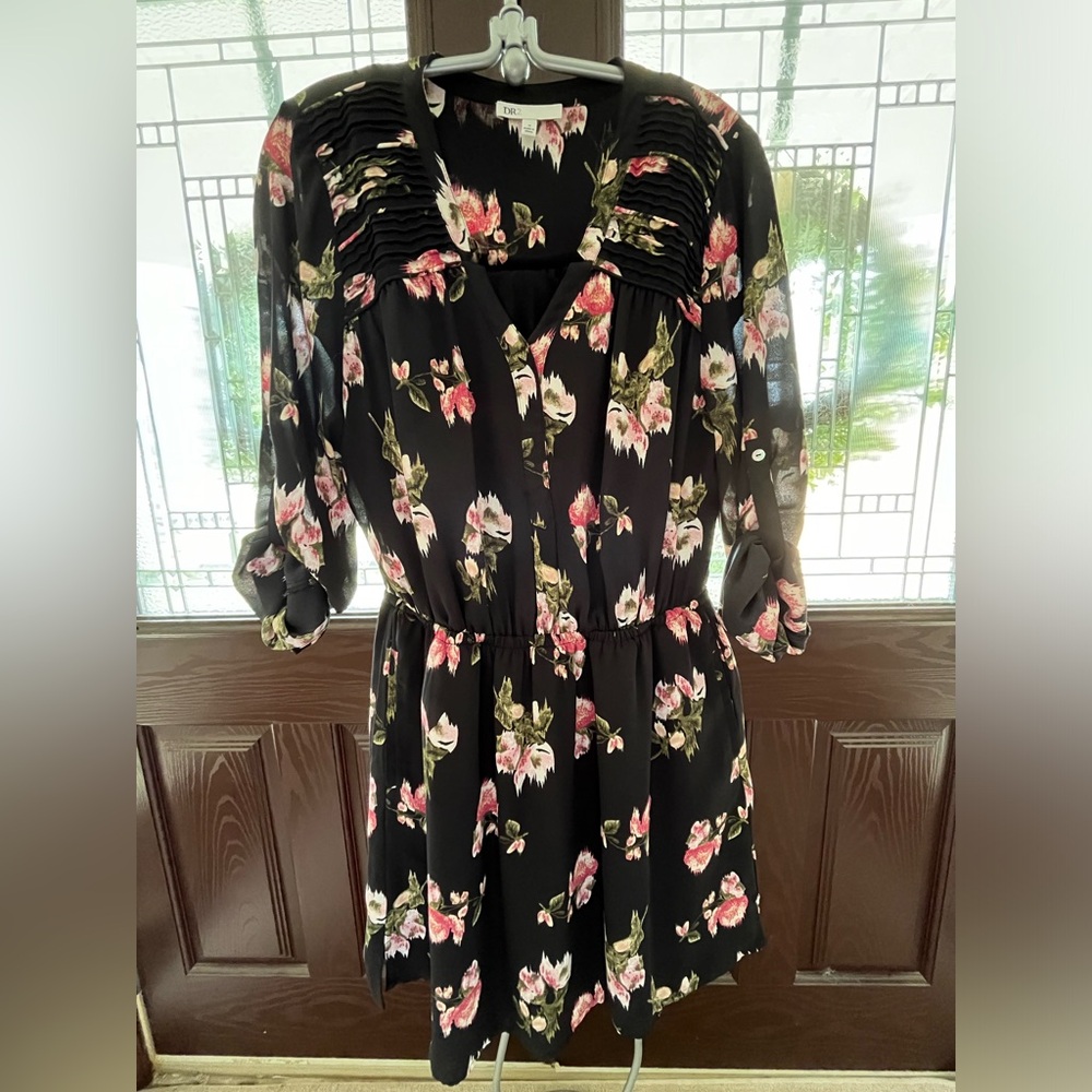 EUC DR2 casual to dressy black floral dress with pockets, US standard medium.